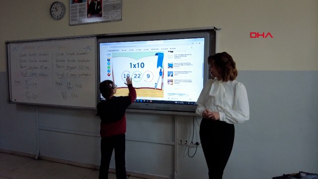 Gülsevim öğretmen, matematik dersini oyun ve şarkılarla öğretiyor