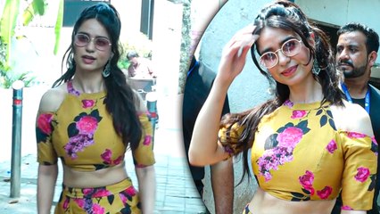 Soundarya Sharma Celebrates Holi in Stunning Floral Style 🌸