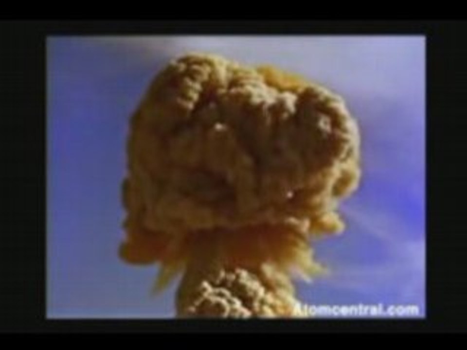 Explosion de bombes atomiques (clip)