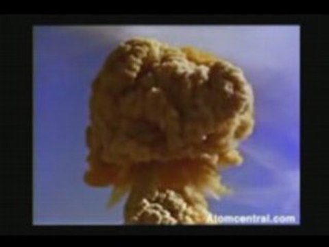 Explosion de bombes atomiques (clip)