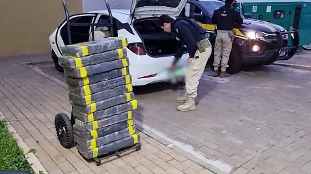 PRF intercepta HB20 carregado com 125 kg de maconha e prende dois homens na BR-277