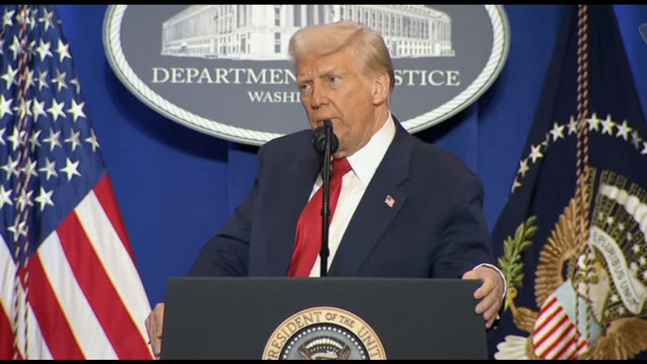 Trump attacca CNN e MSNBC e chiede di non uccidere i soldati ucraini