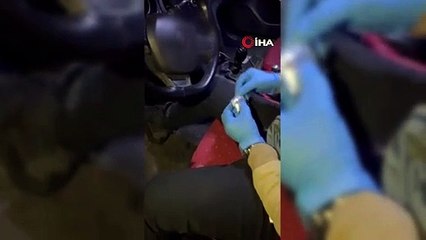 Bu da torbacı taksici! Bakın uyuşturucuyu nereye saklamış!