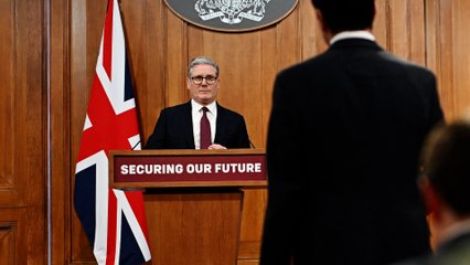 Starmer urge a Putin a aceptar el alto al fuego: "Este es el momento de silenciar las armas"