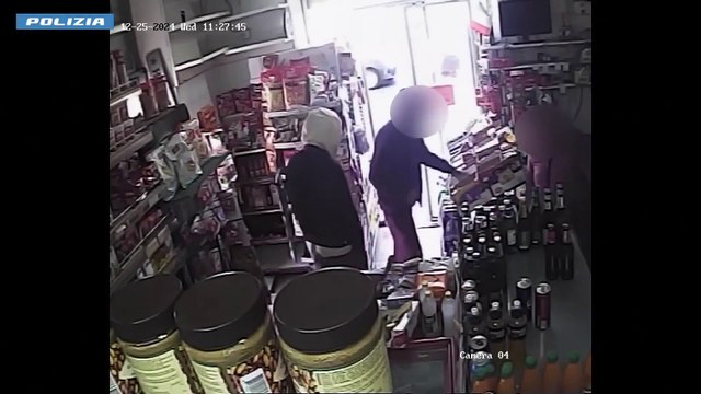 Rapina nel giorno di Natale, incastrati dal numero di targa