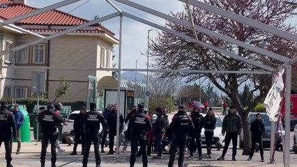 Los abertzales vuelven a atacar una mesa informativa de Vox