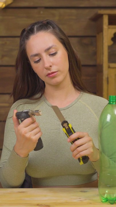 She Made a Lock from a Plastic Bottle!