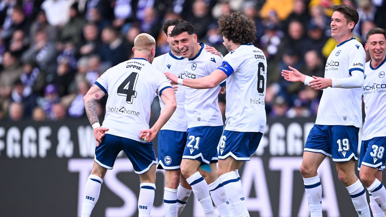 Direktabnahme ins Glück: Bielefeld feiert Derbysieg