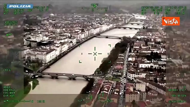 Maltempo Toscana, la piena dell'Arno vista dall'elicottero della Polizia