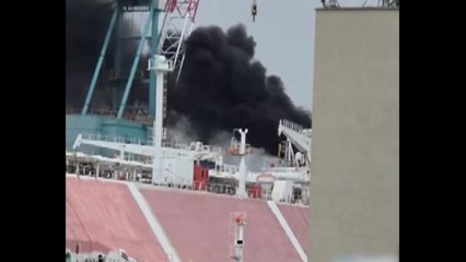 건조 선박 적재된 보온재에서 불...인명 피해 없어 / YTN