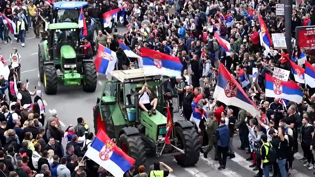 Milhares de pessoas protestam contra a corrupção em Belgrado
