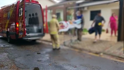 Idosa de 93 anos de idade é socorrida pelo Siate
