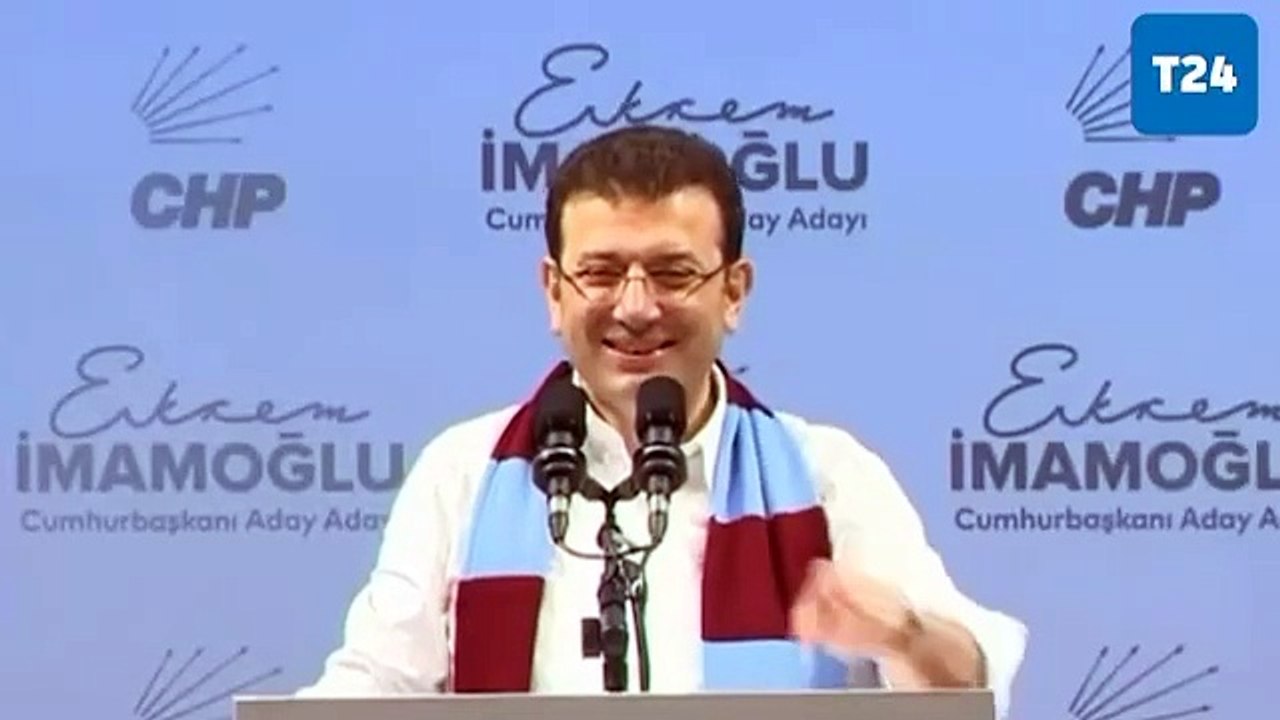 Trabzonda bir vatandaşın turp verdiği İmamoğlu: Vatandaş sana Karadeniz’de turpun büyüğünü gösteriyor