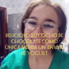 👏 Bizcocho de chocolate 😋 de medida solo con 1 envase de yogurt.  os dejo los ingredientes ✅️ 👇