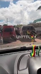 El evista Reynaldo Ezequiel se va a los golpes en la fila para cargar combustible