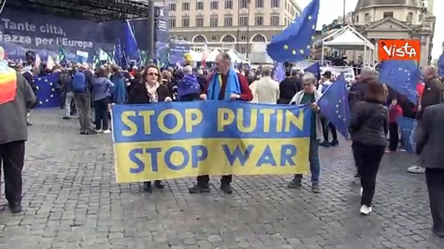 I am european , i cartelli alla manifestazione 'Una piazza per l'Europa' a Roma