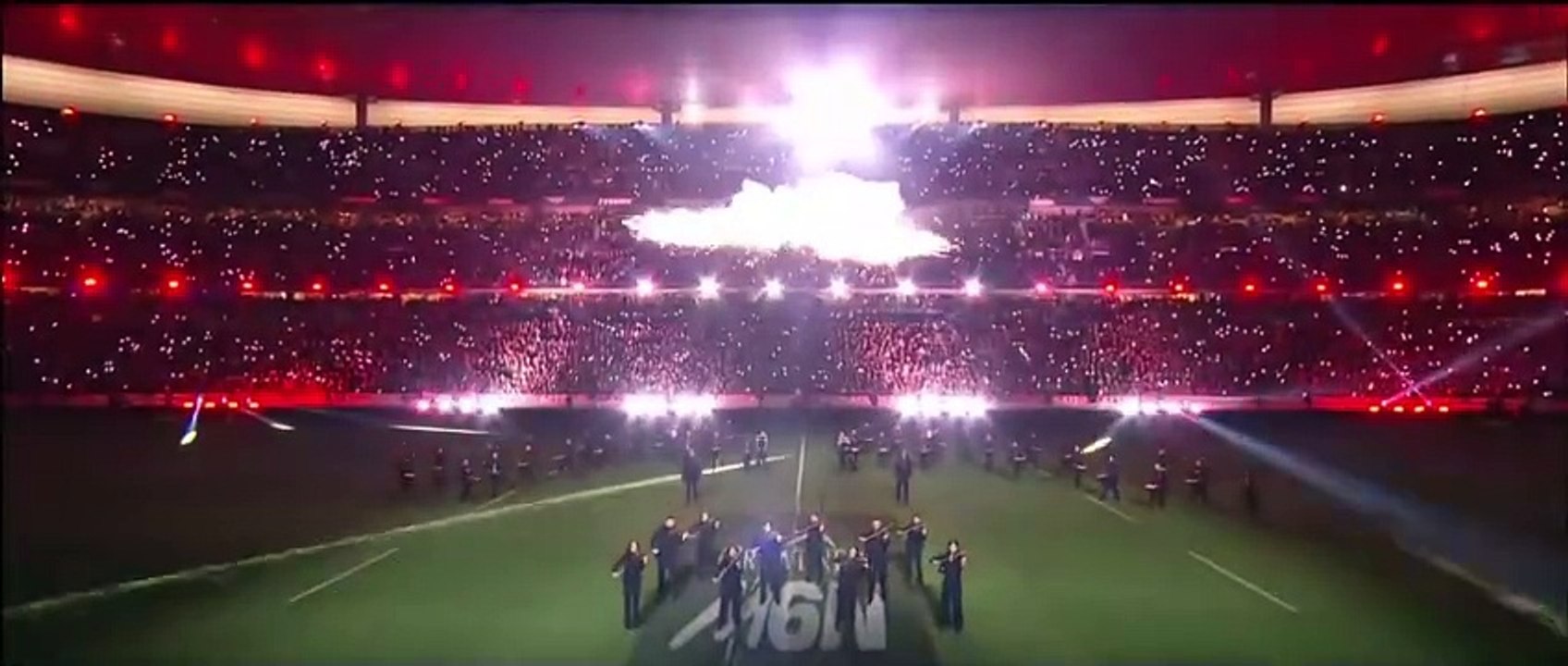 Louane a interprété, ce soir, pour la première fois son titre pour représenter la France : "Maman", une chanson originale, dans laquelle elle s'adresse à sa mère, décédée en 2014 des suites d'un cancer