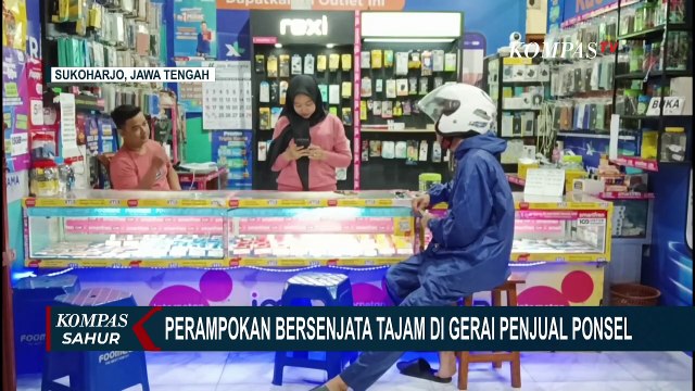 CCTV Perampokan Bersenjata Tajam di Gerai Penjual Ponsel, Pemilik Sempat Diserang!