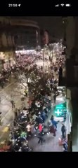 Miles de manifestantes de reúnen en Belgrado para derrocar a Vucic