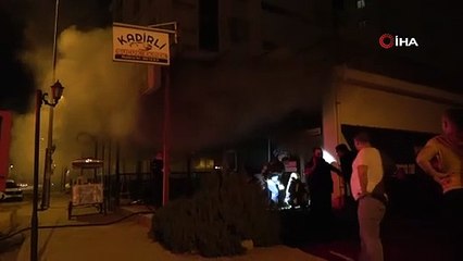 Adana’da sucuk ekmek dükkanı yanarak kullanılamaz hale geldi