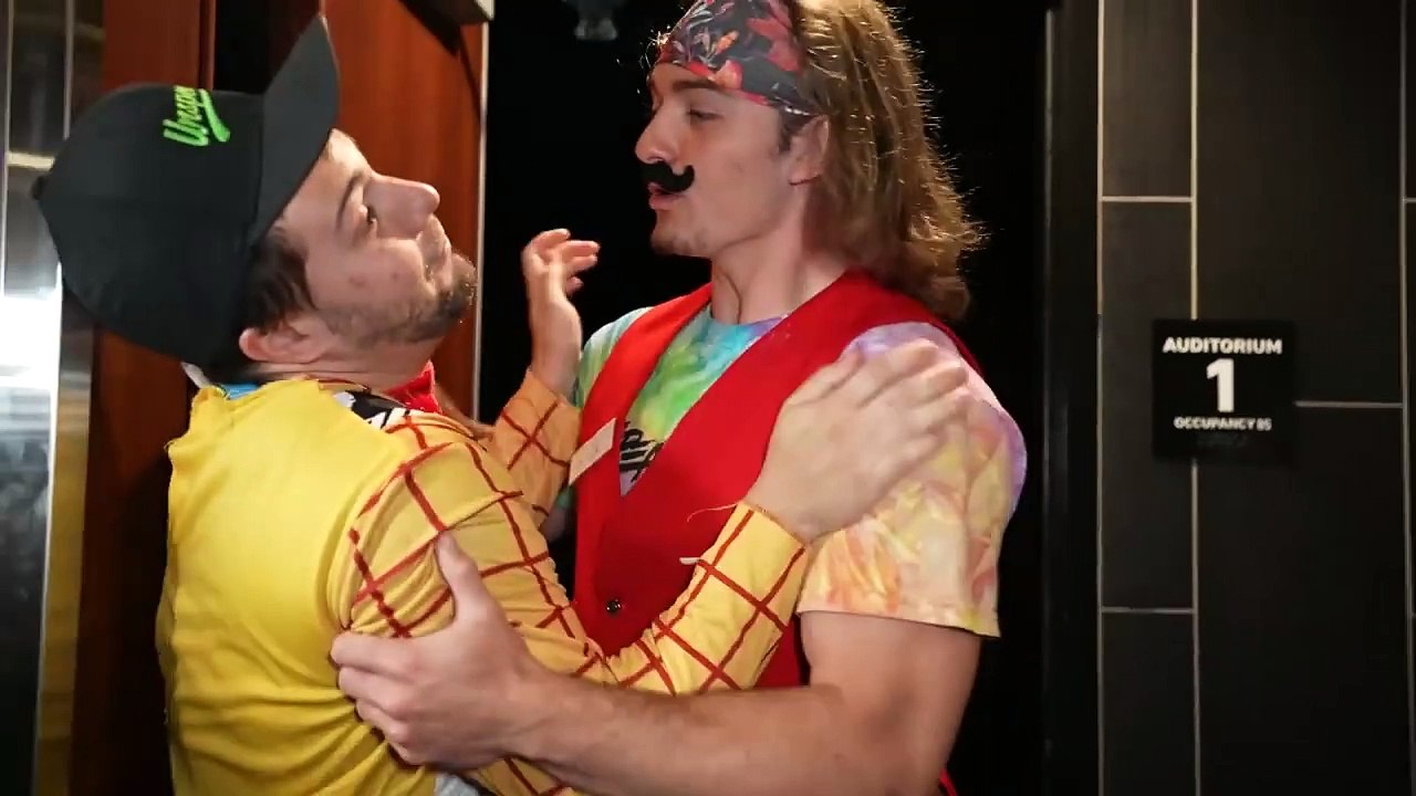 20 Ways to SNEAK FRIENDS Into the MOVIES! 🎬😂