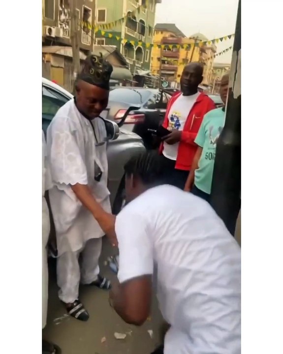 Lege Miami Calls Out Asake for Allegedly Ignoring His DadActor Lege Miami has put singer Asake on blast. In this video, Lege said Asake’s dad reached out, complaining that he’s struggling financially and has to visit a General Hospi (2)