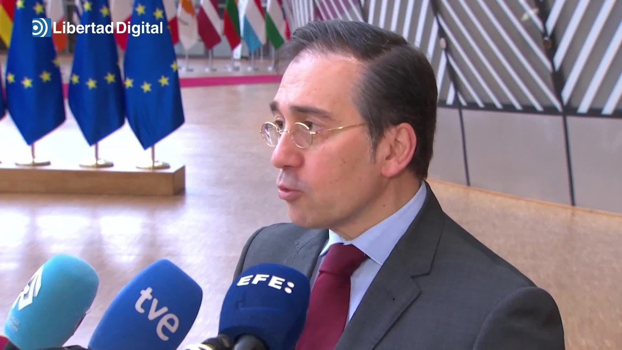 Albares asegura que España da ejemplo en ayuda militar a Ucrania