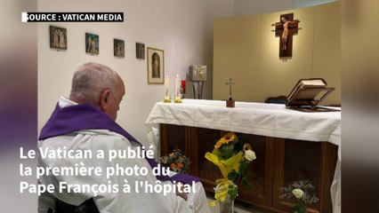Le Vatican publie la première photo du pape depuis son hospitalisation