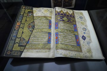 Balkanlar’ın en eski kütüphanesi: Yüzlerce yıllık el yazmaları bir arada!