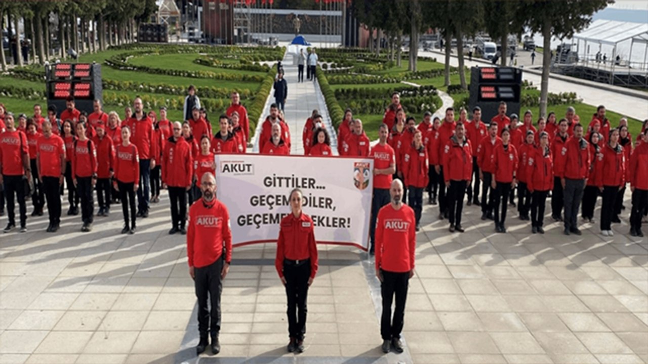 Çanakkale'de AKUT'tan '18 Mart' yürüyüşü