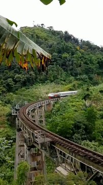 KAI Kereta Api Pasundan adalah kereta api ekonomi yang melayani rute Bandung Kiaracondong–Surabaya