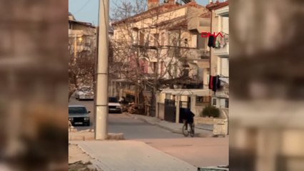 Molotoflu saldırganlar kameraya yakalandı