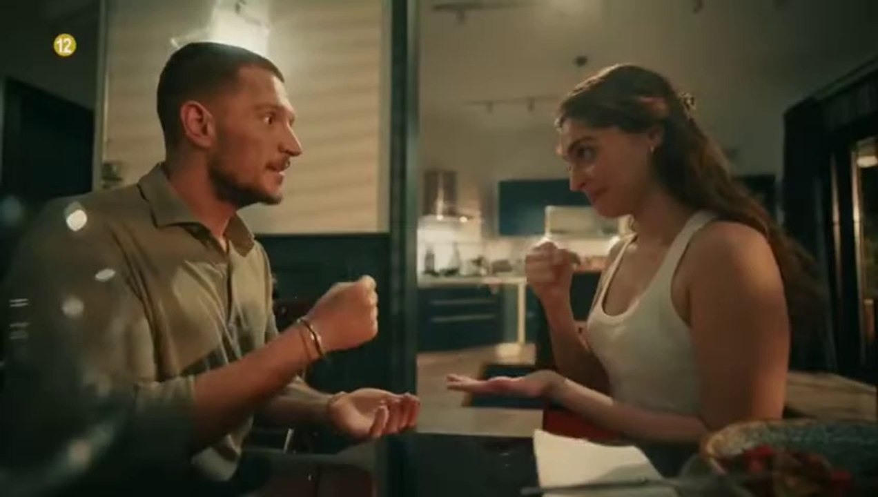 Tráiler Lost In Love ❤️ Perdidos En El Amor. 'Sakla Beni' Audio ESPAÑOL HD. Con Uraz Kaygılaroğlu, Cemre Baysel, Asude Kalebek, Baran Bölükbasi.