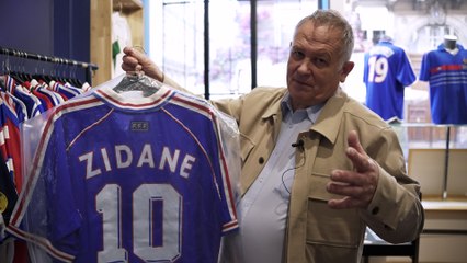 À Paris, un maillot non porté de Zidane en 1998 adjugé 52 000 €