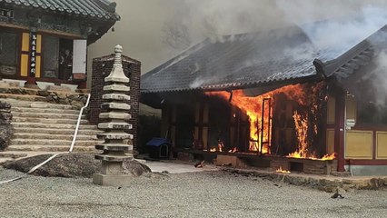 순천 송광사 암자 부속 건물서 불...다친 사람 없어 / YTN