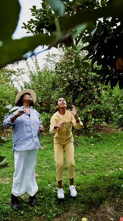 CUTEST Couple Ever Eats Fresh Apple Straight From Tree! #apple #cuplevideo #nature