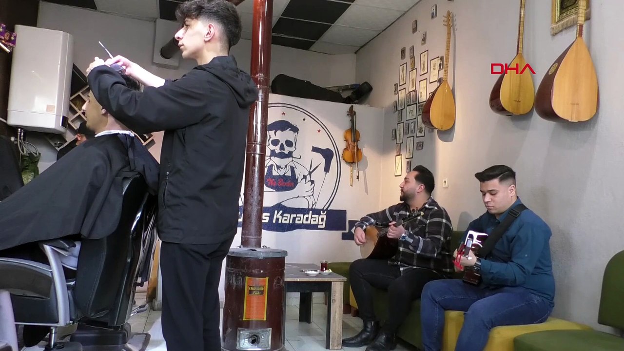 Van'da konservatuvar mezunu berberden sazlı sözlü tıraş