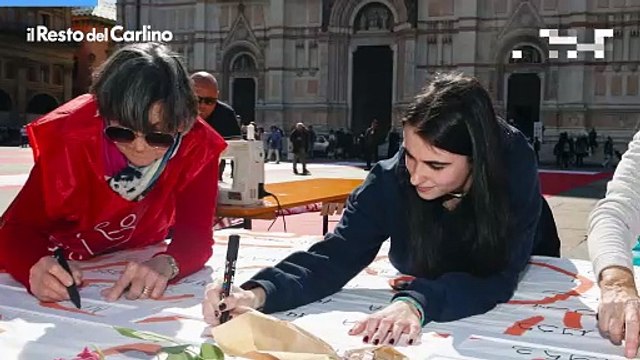 Covid, un lenzuolo di 100 metri per ricordare le vittime