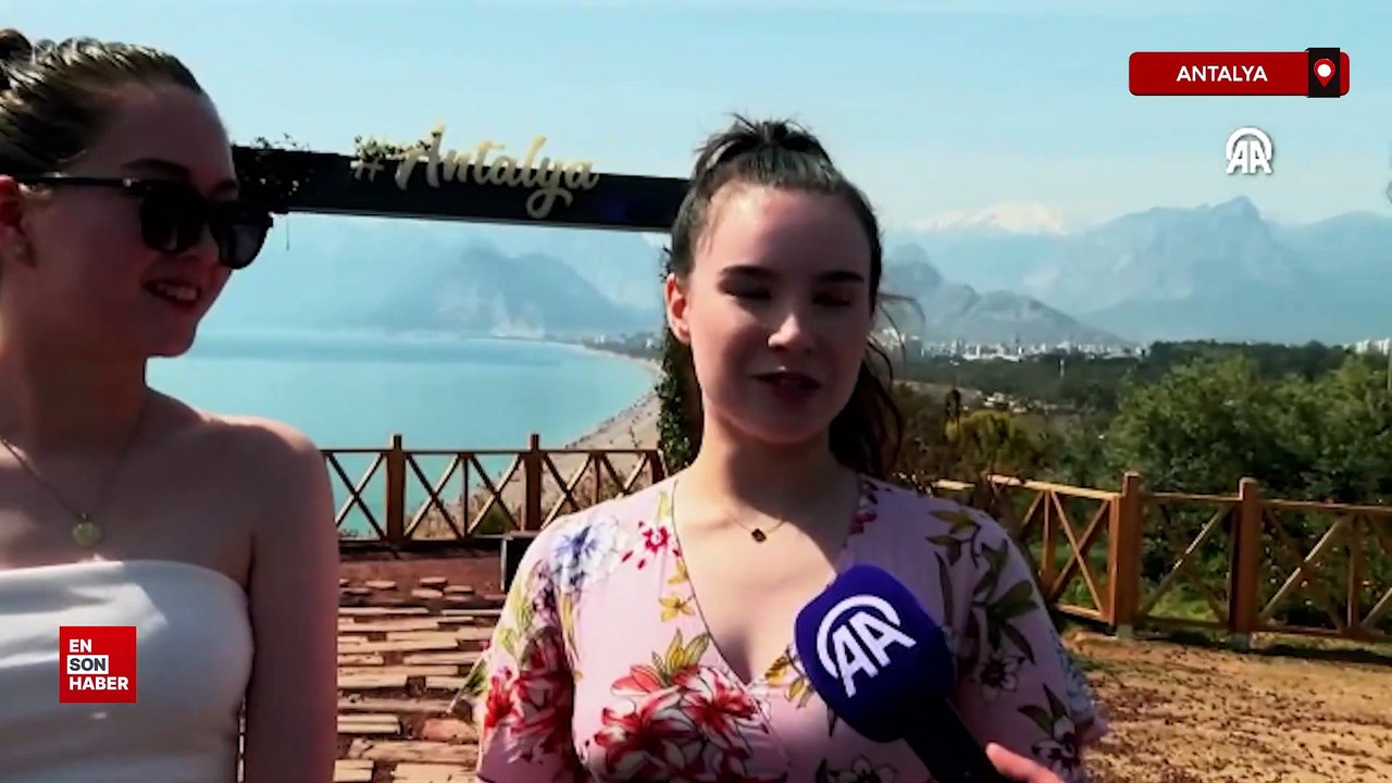 Antalya'da güneşli havayı fırsat bilenler sahillerde yoğunluk oluşturdu