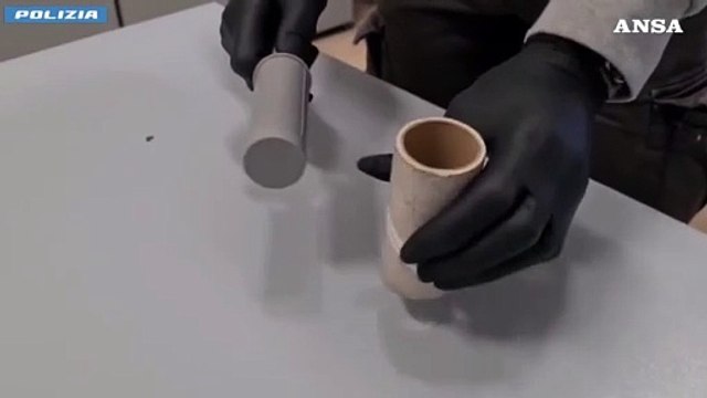 La cocaina nascosta in una spazzola adesiva, arrestato a Milano