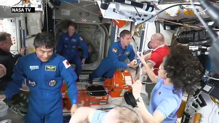 "C'est génial de voir nos amis arriver", se réjouit une astronaute sur l'ISS