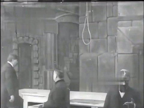 1905 Yılında Kayda Alınmış Bir Kadının İdam Anı - An Execution by Hanging 1905