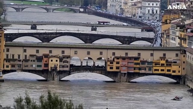 Allerta rossa per il maltempo in Toscana, a Firenze preoccupa l'Arno