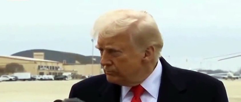 Donald trump se prend un micro en pleine interview... pas très content