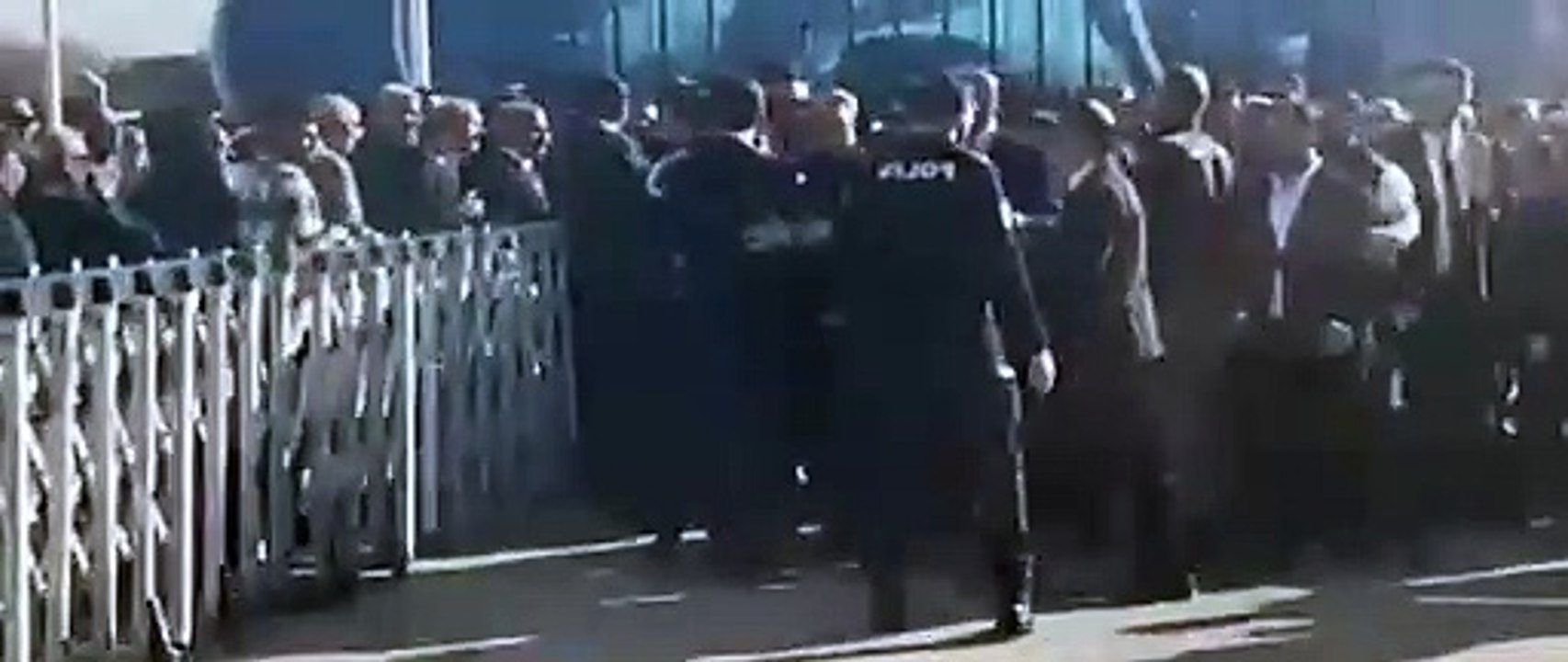Erzincan'da İmamoğlu krizi: Mustafa Sarıgül ile polis arasında arbede yaşandı!