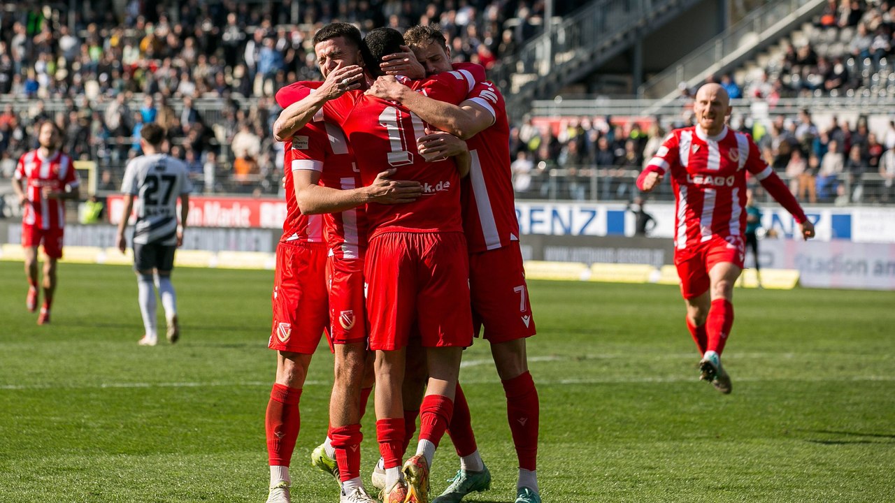 Foul wirklich innerhalb? Elfmeter-Ärger in Sandhausen