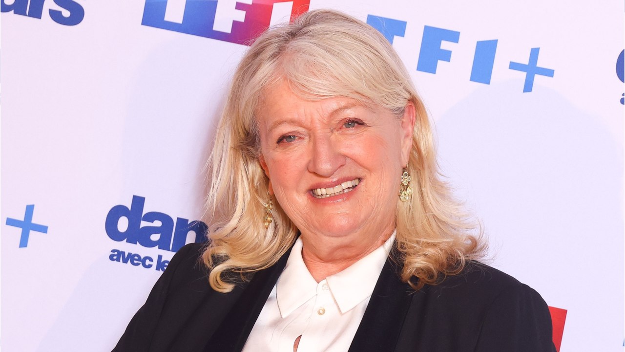 GALA VIDEO - Charlotte de Turckheim cash sur la thérapie : “J’ai été chez le psy je ne sais combien de fois”