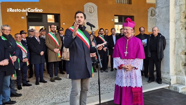 L'arrivo del nuovo vescovo Antonio Caiazzo a Cesena: il discorso di benvenuto del sindaco e l'abbraccio della comunit?