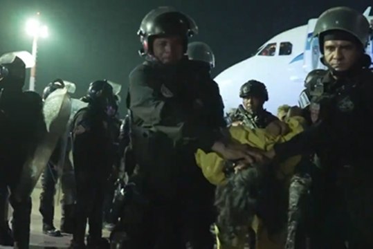 Nayib Bukele presume la llegada a El Salvador de cerca de 200 criminales del Tren de Aragua venezolano