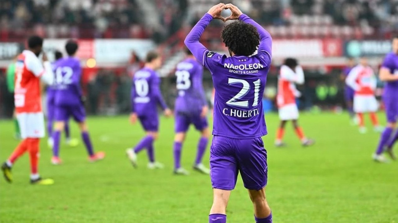 Chino Huerta anota el tercero en el triunfo del Anderlecht contra el Cercle; así se gana las felicitaciones el mexicano
